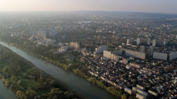 Luchtfoto Hierboven Toren Blokken Wegen Een Wijk Van Parijs — Stockvideo