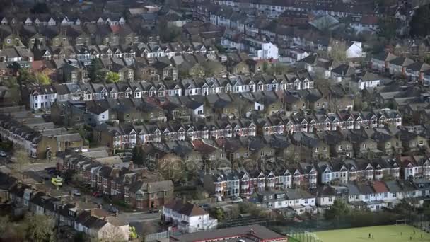 Londra Birleşik Krallık Eteklerinde Bir Banliyösünde Bir Yerleşim Bölgesinde Havadan — Stok video