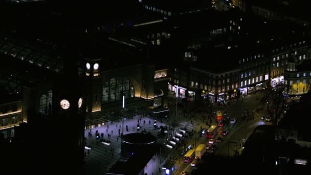 Luftaufnahme Von Verkehr Und Fußgängern Außerhalb Der Londoner Bahnhöfe Pancras — Stockvideo