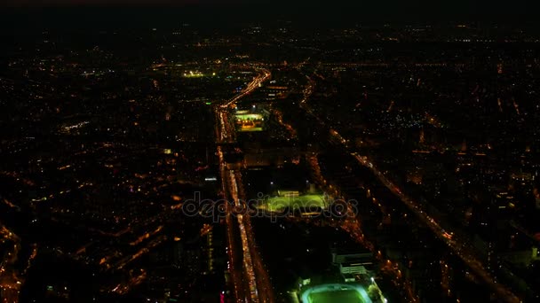 Flygfoto Över Paris Med Byggnader Och Landmärken Upplyst Natten — Stockvideo