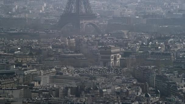 パノラマ空撮エッフェル塔とパリの中心部のその他のランドマーク — ストック動画