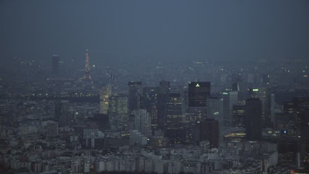 Luftaufnahme Von Paris Mit Dem Nachts Beleuchteten Eiffelturm — Stockvideo