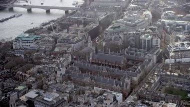 Londra'nın Kraliyet Mahkemeleri adalet ve çevresi yukarıda 4 k havadan görünümü