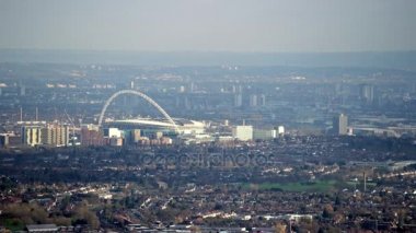 Londra Şubat 2017 - Wembley Stadyumu üzerinde uçan ve alanı çevreleyen hava görünümünü. Binanın farklı arch gösterilen Panoramic vurdu