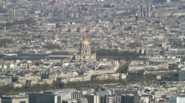 4 k havadan görünümü Paris odaklanılan Eyfel Kulesi ve otel National Des adı