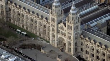 Londra'nın Doğal Tarih Müzesi ve çevresi yukarıda 4 k havadan görünümü