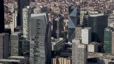 Paris La Defense iş bölgesine binaların 4 k havadan görünümü 