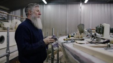 4 k baba ve oğlu bina ve yelkenli tekne, Aile şirketi tadilatı Tersane