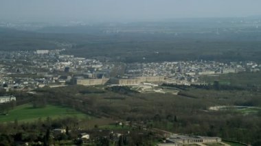 Versay Sarayı peyzajlı bahçeler ile yukarıda 4 k havadan görünümü