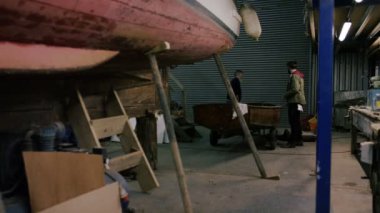 4 k tersane işçileri yenilenmiş veya yeni inşa edilmiş tekneler kontrol