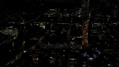 4 k hava panoramik Londra şehir binaları ve geceleri ışıklı trafik