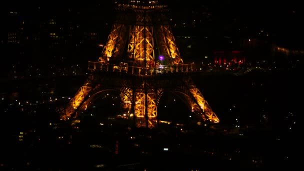 Helicóptero Vista Base Torre Eiffel Iluminado Noite — Vídeo de Stock