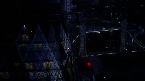 Nacht Luchtfoto Van Londen Tower Bridge Uitzicht Iconische Stad Wolkenkrabbers — Stockvideo