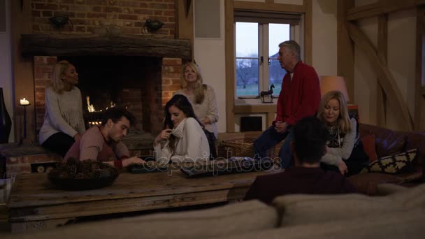 Glückliche Erweiterte Familiengruppe Gespräch Gemeinsame Zeit Den Ferien — Stockvideo