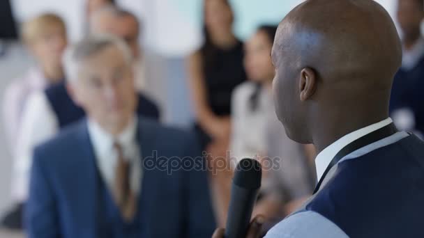 Orador Dirigindo Público Seminário Negócios Respondendo Perguntas — Vídeo de Stock
