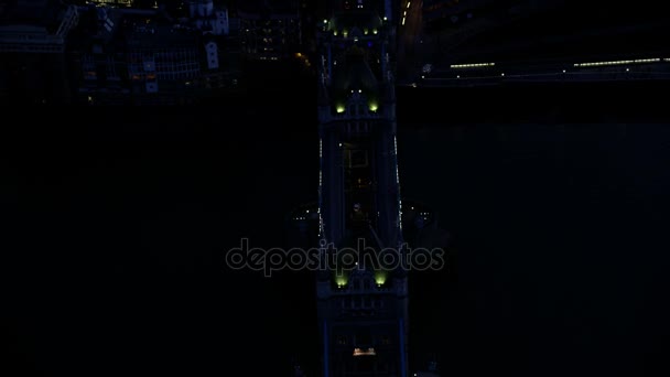 Flygfoto Över Londons Silhuett Natten Med Tower Bridge Och Andra — Stockvideo