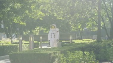 4k astronot Dünya'ya, parkta yürüyüşe döndürdü.