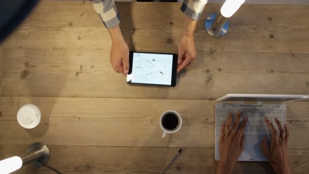 Visão Geral Olhando Para Baixo Espaço Trabalho Escritório Equipe Design — Vídeo de Stock