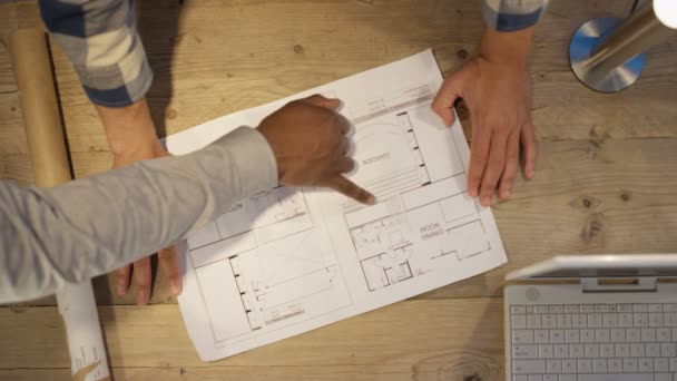 Equipe Irreconhecível Arquitetos Uma Reunião Olhando Para Plano Chão Visão — Vídeo de Stock