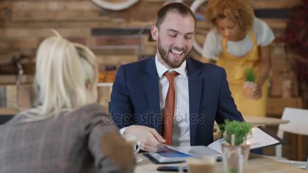 Empresarial Homem Negócios Mulher Uma Reunião Café Apertar Mãos Acordo — Vídeo de Stock