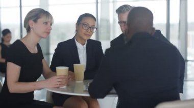 4 k kurumsal iş takım sallamak eller bir anlaşma office koparma alanında