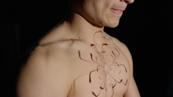 Animação Gráfica Projetada Peito Modelo Masculino Dada Injeção — Vídeo de Stock