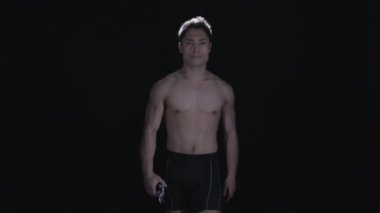 mınçıka siyah arka plan üzerine ile pratik 4 k dövüş sanatları savaşçı