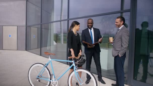 Businesswoman Bicycle Arriving Work Office Greeting Coworkers — Stock Video