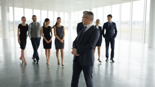 Porträt Glückliches Multiethnisches Business Team Großem Großraumbüro — Stockvideo