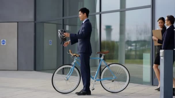 Asian Businessman Bicycle Leaving Office End Day Coworkers — Stock Video