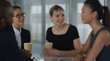 4 k kurumsal iş takım sallamak eller bir anlaşma office koparma alanında