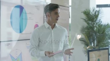 4k için modern ofis arkadaşları sunu işadamı