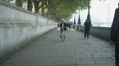4 k neşeli Londra işkadını şehirde Bisiklete binme