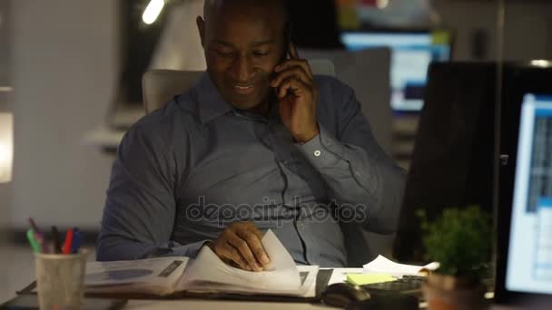 Cheerful Businessman Working Late Office — Stock Video