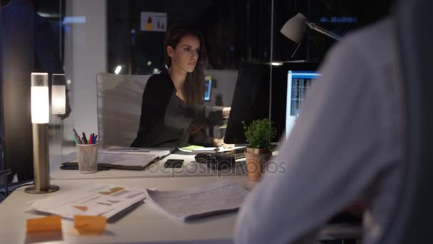 Cheerful Businesswoman Working Late Office Her Colleagues — Stock Video