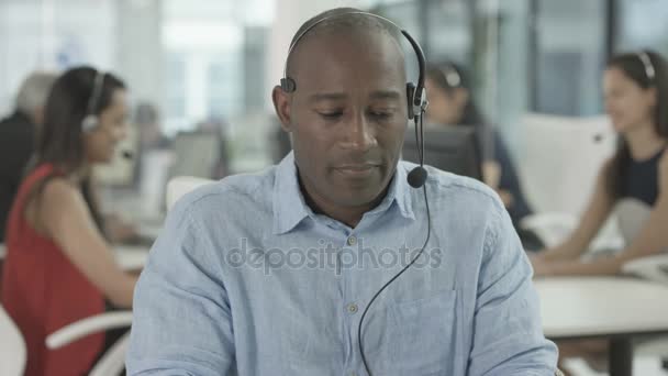 Conselheiro Atendimento Cliente Amigável Conversando Com Cliente Chamada Vídeo — Vídeo de Stock