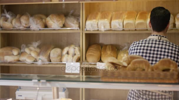 Portre Mutlu Çift Işletme Sahipleri Ekmek Dükkanda Tezgahın Arkasındaki — Stok video