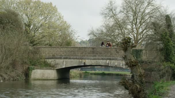 Happy Jeune Famille Asiatique Passer Temps Plein Air Dans Campagne — Video