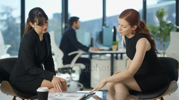 Businesswomen Working Documents Modern Office Colleagues Working Background — Stock Video