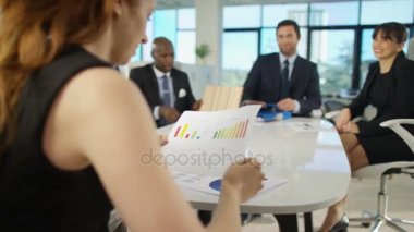 4 k kurumsal iş takım tartışma modern ofis