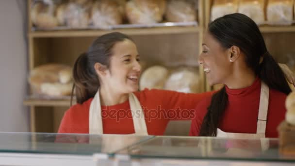 Retrato Mujeres Felices Dueños Negocios Detrás Del Mostrador Panadería — Vídeos de Stock