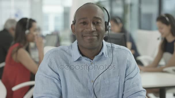 Vriendelijke Klantenservice Service Adviseur Gesprek Met Een Klant Video Oproep — Stockvideo