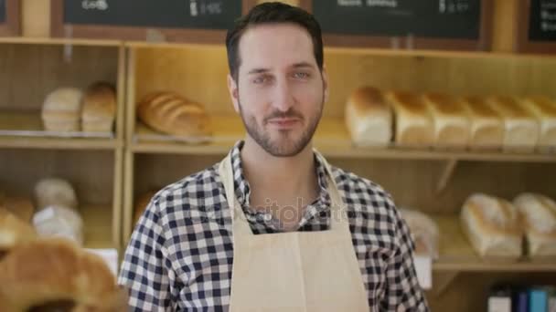 Trabajador Amable Panadería Que Sirve Cliente Mostrador — Vídeos de Stock