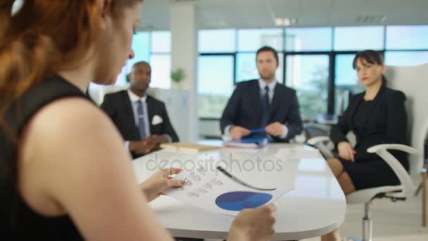 Equipe Negócios Corporativa Atraente Discussão Reunião Diretoria — Vídeo de Stock