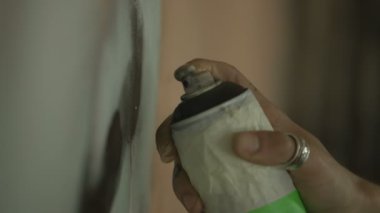 4k aşırı grafiti sanatçısı koyarak ayrıntılı eline resim kapat