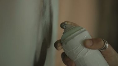 4k aşırı grafiti sanatçısı koyarak ayrıntılı eline resim kapat 