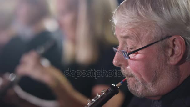 Orchestra Sinfonica Durante Una Performance Con Focus Sulla Sezione Fiati — Video Stock