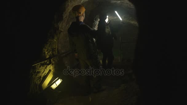 Potholers Hard Hats Lamps Exploring Underground Cave System — Stock Video