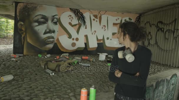 Zamknij Się Portret Artysty Graffiti Zamaskowany Pracy — Wideo stockowe