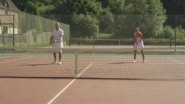 Διπλασιάζει Τένις Παίκτες Σκοράροντας Ένα Σημείο Κατά Διάρκεια Αγώνα — Αρχείο Βίντεο